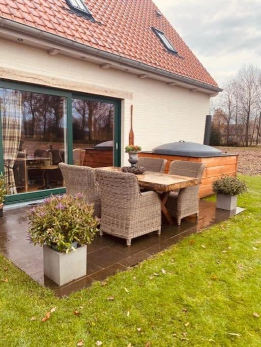 Romantische Vakantiewoning Met Weids Uitzicht * Maldegem